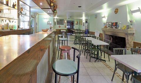   ENSEMBLE IMMOBILIER ET COMMERCIAL À FAY-DE-BRETAGNE 