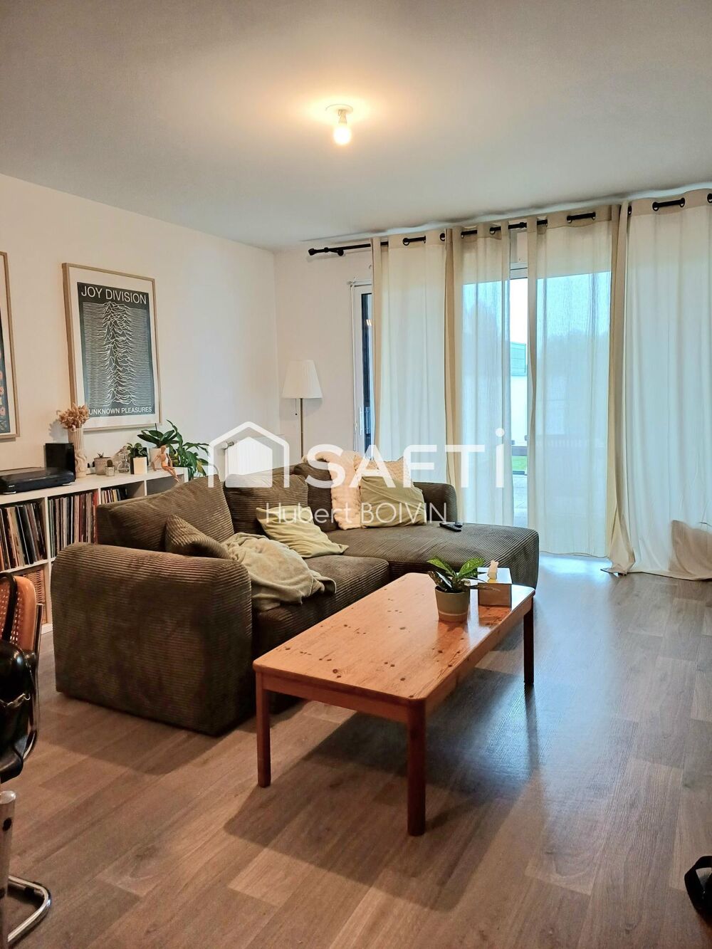 Très bel Appartement adapté PMR en Rez-de-jardin surélevé, Centre ville, cuisine aménagée/ équipée...Très lumineux...