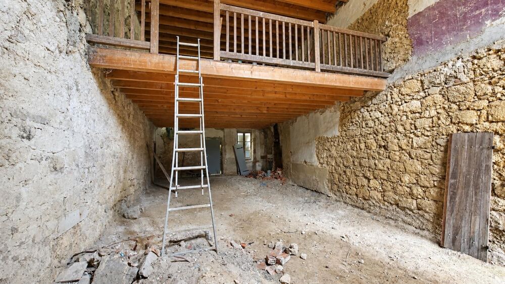 Bâtisse à fort potentiel, volumes exceptionnels