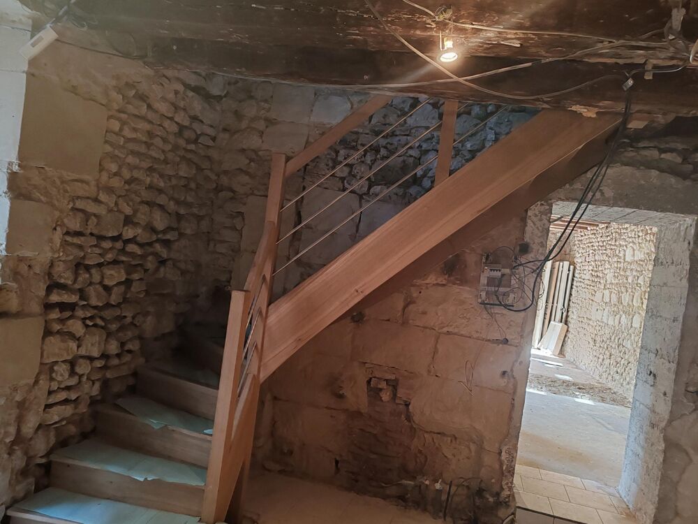 Vente Maison Authentique maison en pierre à rénover – Fort potentiel au cœur de Montlouis-sur-Loire Montlouis-sur-loire