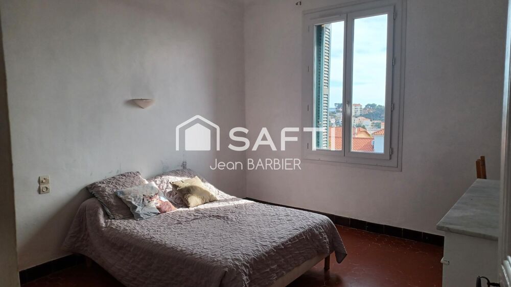 Vente Appartement Sur la commune de Bandol, a cinq minutes a pied des plages, dans une batisse des années 30, haut de villa de 85m² de type 4 avec Bandol