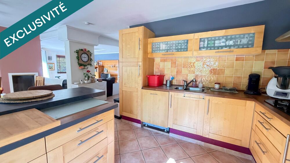 LANDÉVANT  MAISON FAMILIALE EN PLEIN BOURG
