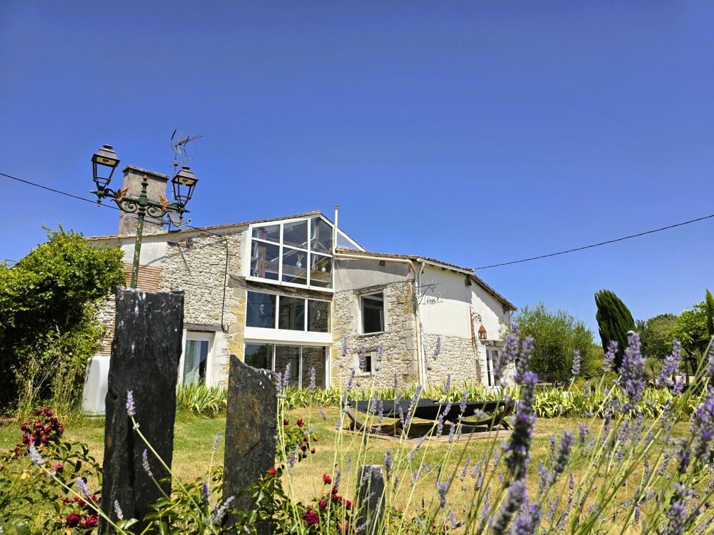 Ancienne grange réinventée en villa loft de 373 m² avec piscine au sel, jacuzzi et chai de 100 m²