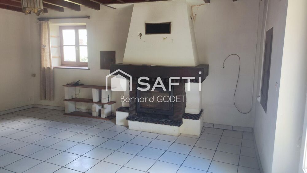 maison de campagne a rafraichir proche lezay 79120.