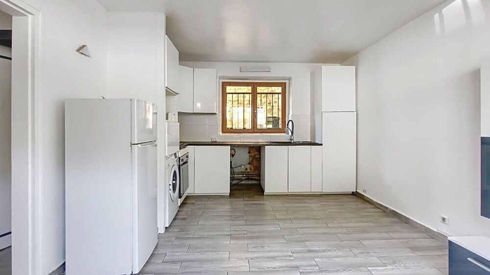 Vente Maison Maison de ville 75M2  / T4 en centre  ville de MAULE. 3 chambres. Maule