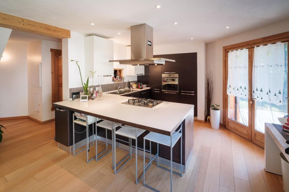 Vente Maison Parement en pierre, bois et lumière au cœur des Alpes La salle-les-alpes