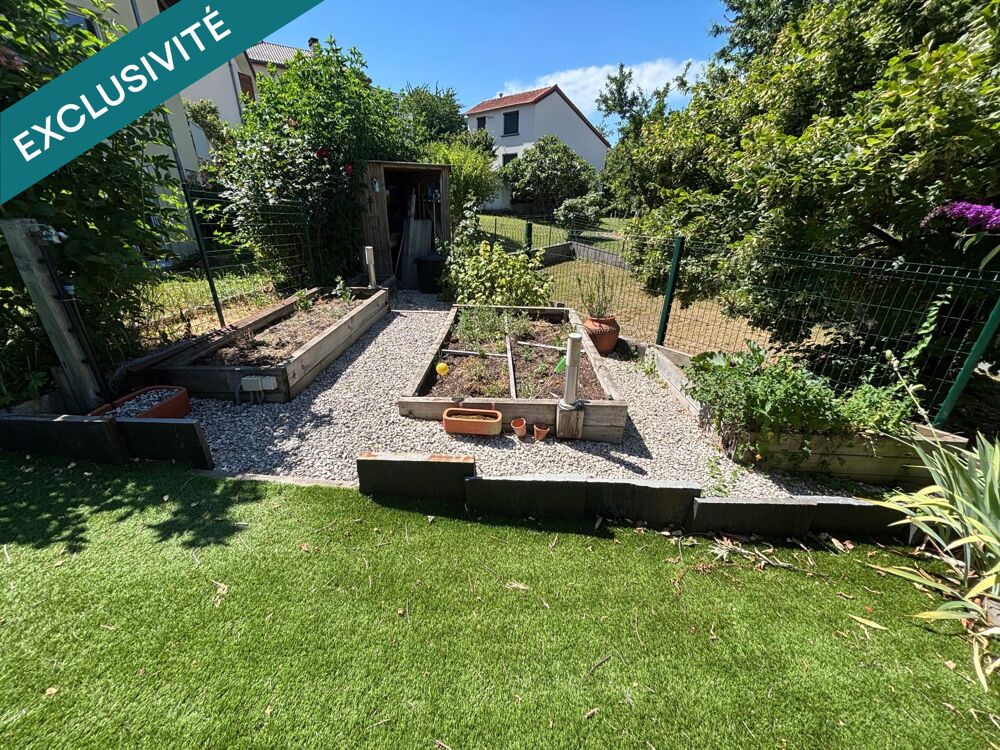 Maison d'architecte T6, 220m2, piscine et 4 stationnements dont 2 garages.