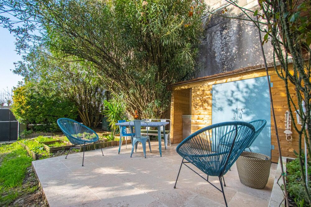 Vente Maison Maison Vieux Lormont 129 m2 (212m2 carrez) 3 chambres avec jardin et dépendance de 70m2 attenante. Lormont