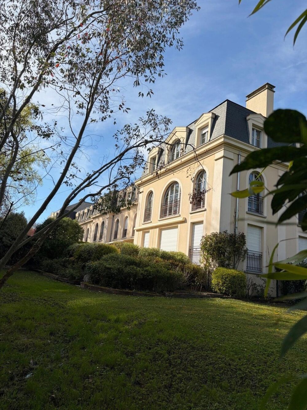 Vente Appartement Appartement 2 Pièces dans un joli château offre authenticité et calme et verdure Poissy