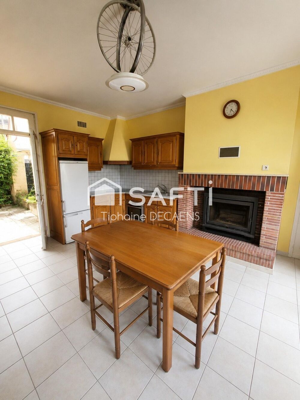 Maison ancienne avec 2 depandances + etage independant, 2 tres grande cave dont 1 de plus de 75 m de long environ 550m2