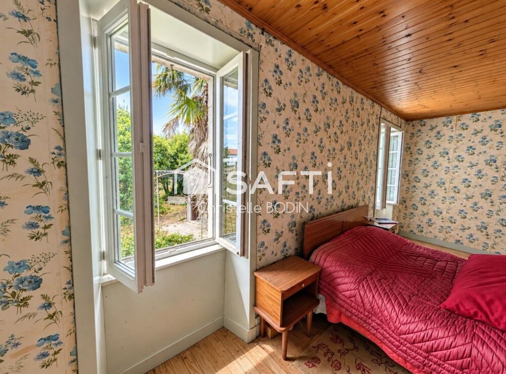 Vente Maison Maison ancienne avec beau potentiel, avec garage et extérieur – Sainte-Soulle centre Sainte-soulle