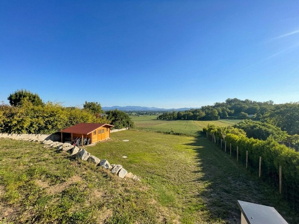 belle maison de 150 m2 sur un terrain de 6220 m2.