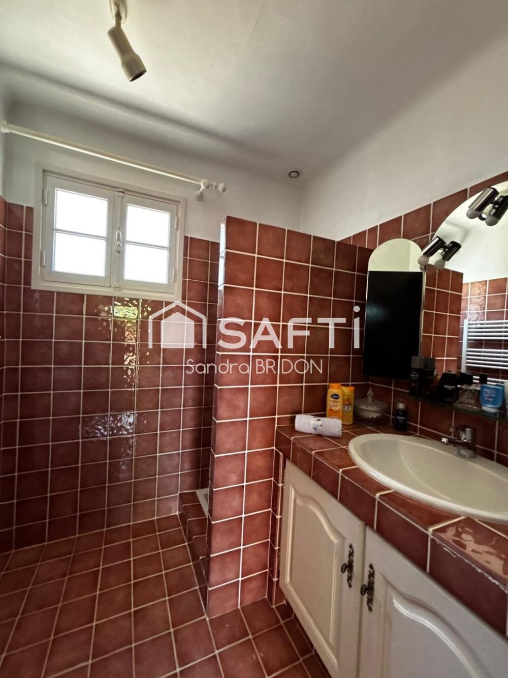 Vente Maison villa de plain pied avec joli jardin à deux pas du centre du village Sainte-anastasie-sur-issole