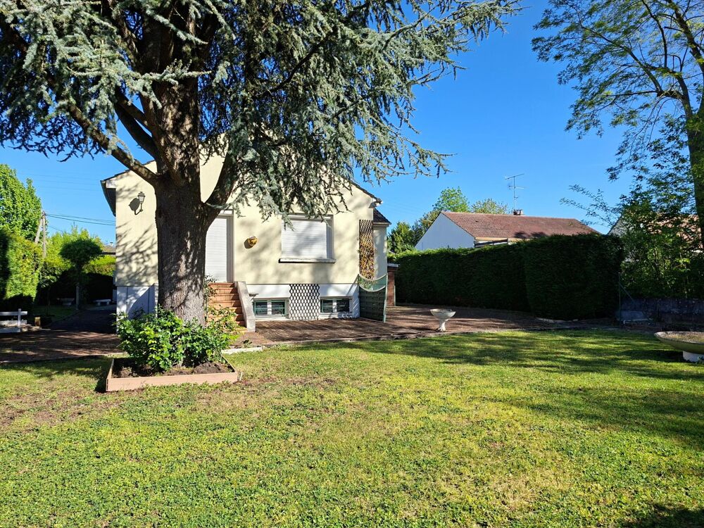 Maison familiale, quartier calme, proche Orléans