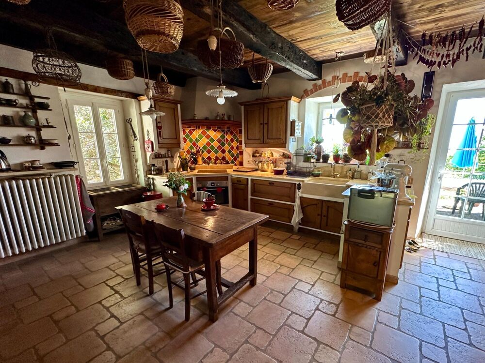 Maison avec 2 ha de terrain, et dépendances