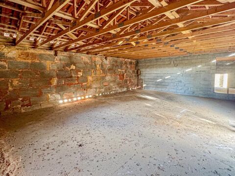   Chai en pierre ,R�novation compl�te  200 m� � am�nager , 4 plateaux de 50 m� ,  jardin avec stationnements Maison - 4 pi�ce(s) - 200 m�