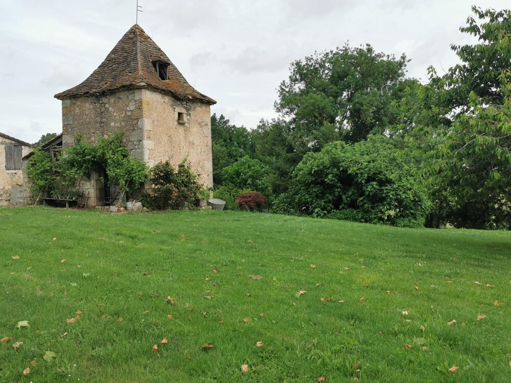 Maison en pierre à fort potentiel en position dominante sur les hauteurs du Pergain-Taillac.