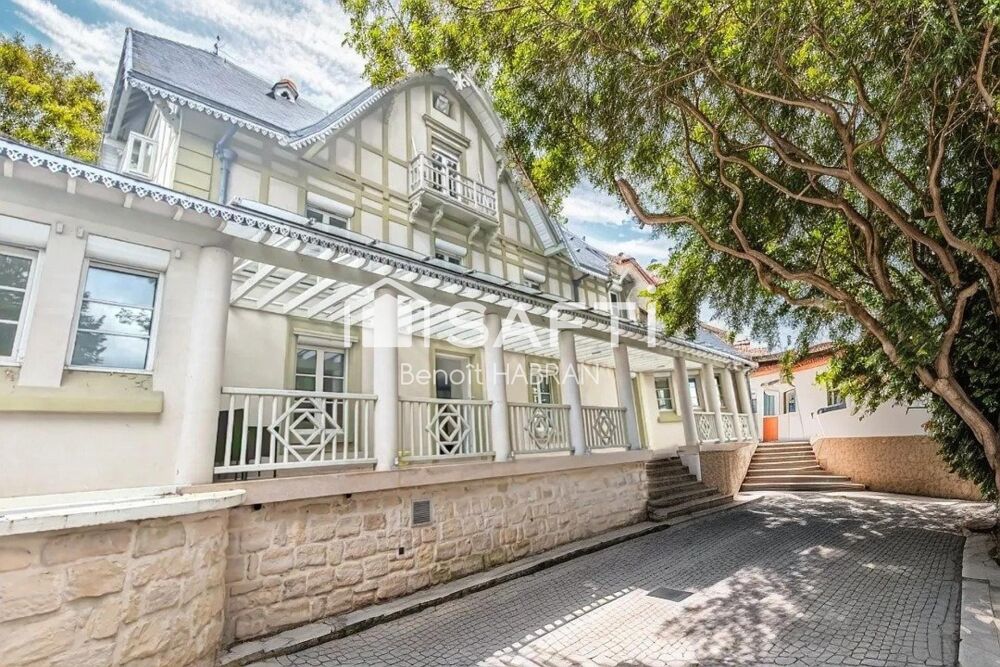 Vente Maison Maison de 650M2 ,14 pièces, terrain de 3412m2 Bougival