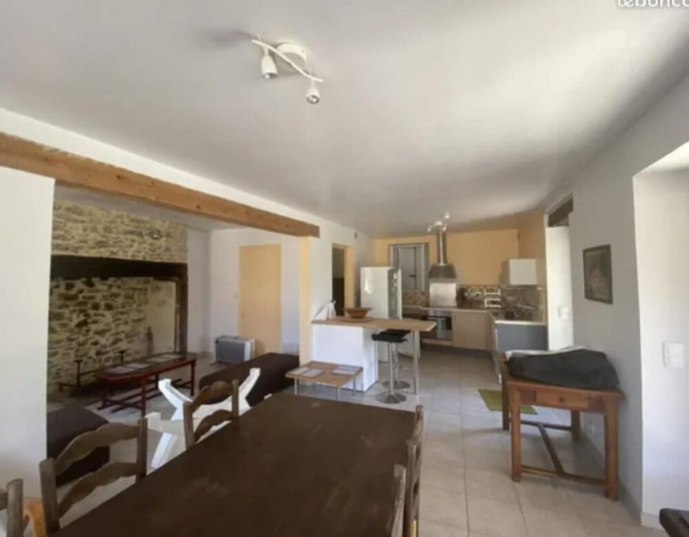 Joli ensemble de 2 maisons d'habitations avec piscine