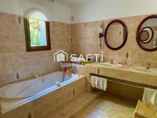  Maison  vendre 8 pices 180 m