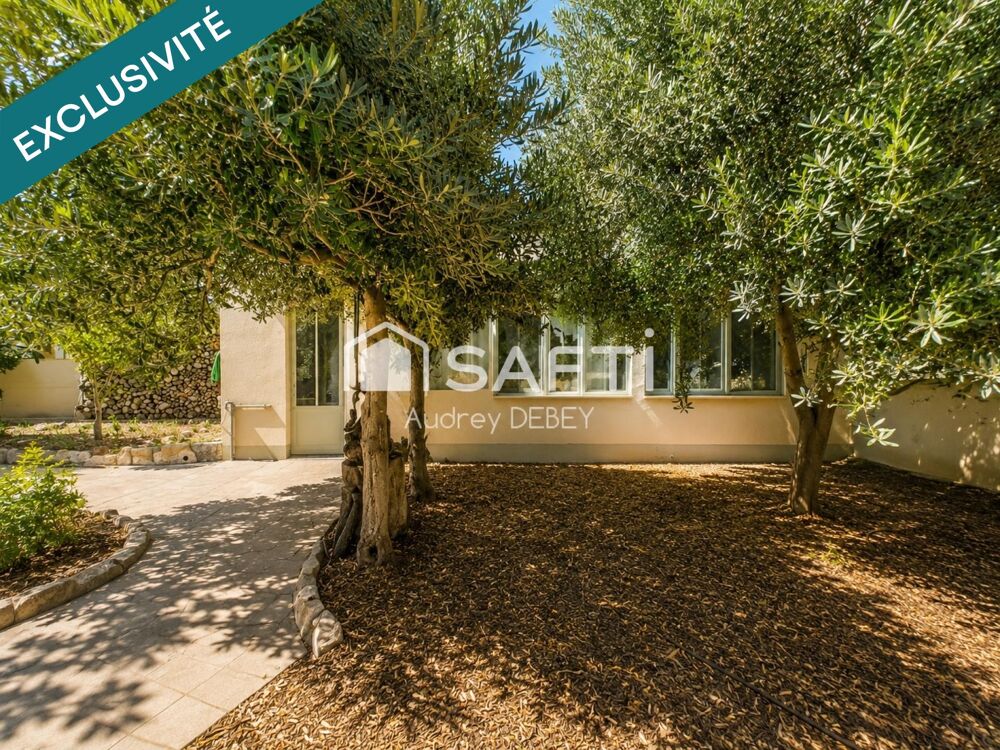 UNE ADRESSE D'EXCEPTION À SANARY-SUR-MER : VUE MER, PORT À PIED, CALME ABSOLU. PARCELLE CONSTRUCTIBLE ATTENANTE DE 1 245 M² EN S