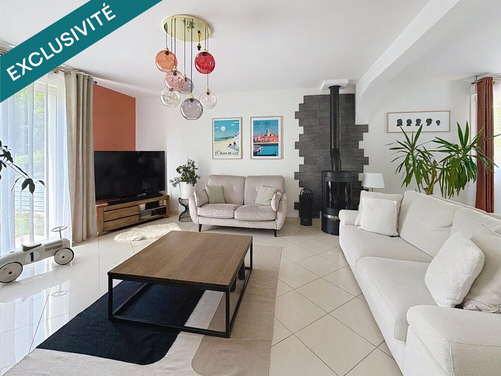 EXCLUSIVITÉ  ÉLÉGANTE MAISON FAMILIALE AVEC PISCINE À CHAMPIGNY