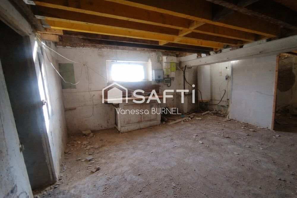 Maison à rénover entièrement avec fort potentiel
