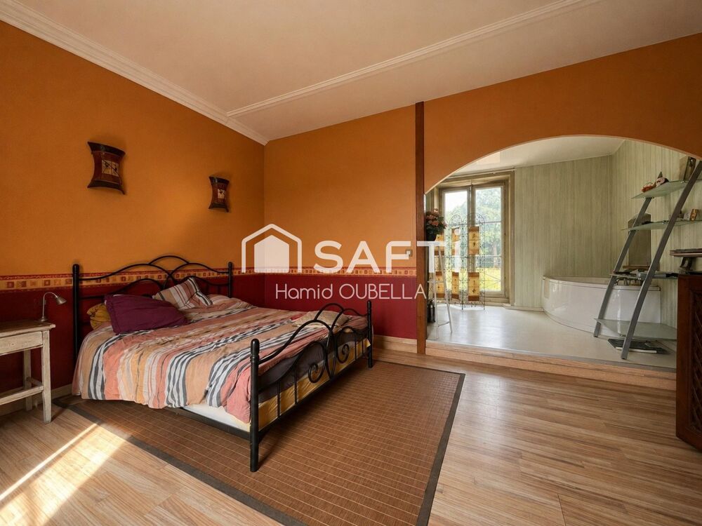 Vente Maison Demeure de caractère avec dépendances au cœur d'un parc arboré Saint-pavace