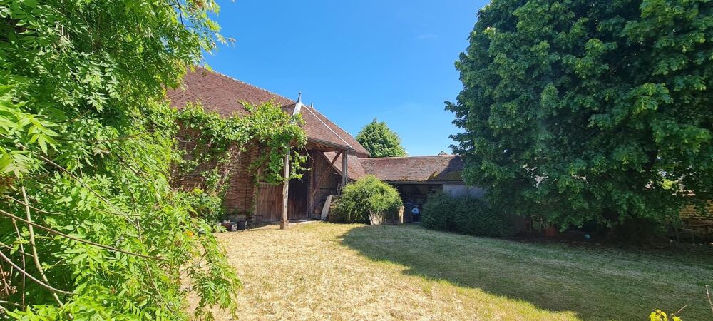 Maison ancienne et ses nombreuses dépendances