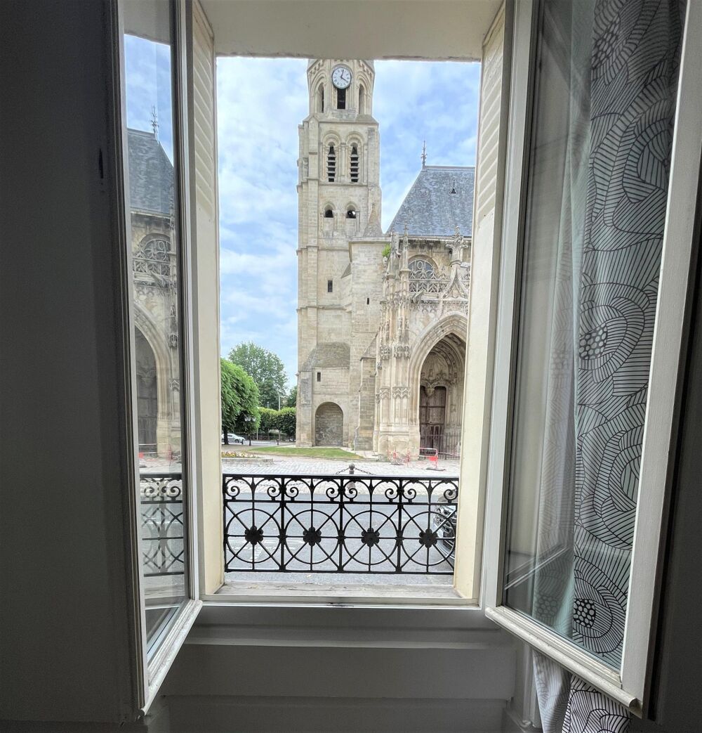 Vente Appartement Rare immeuble de caractère, grand type 2/ 3 de charme idéalement situé à 5 mm du RER. Poissy