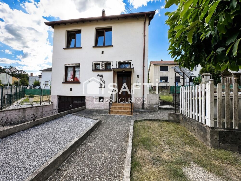 Découvrez cette charmante maison individuelle située à Creutzwald !