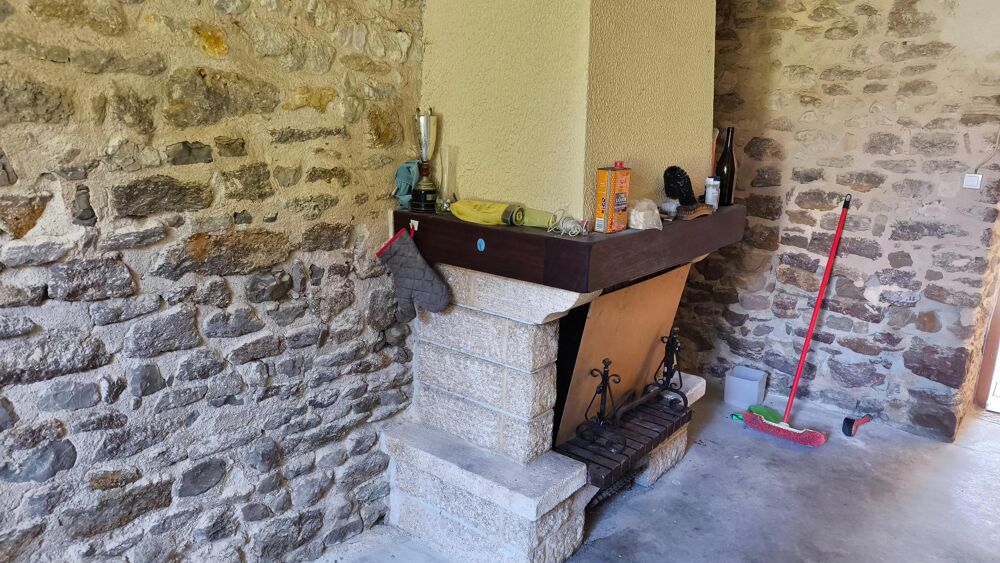 Maison de village 175 m² à rénover avec garage et dépendances