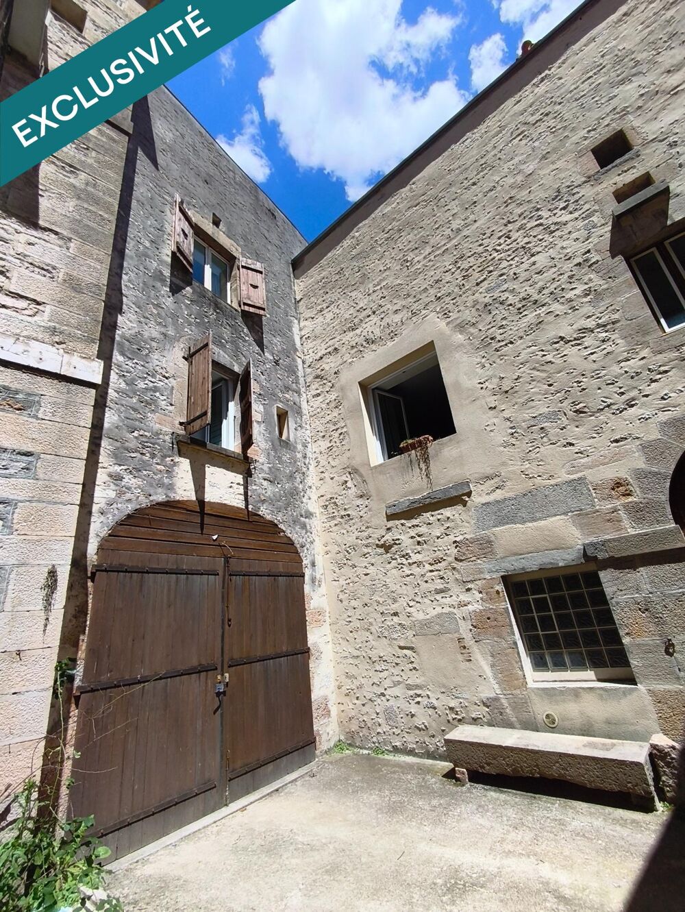 Vente Immeuble Immeuble d'une surface habitable de 196 m2 en plein coeur de Saint-Amour Saint-amour