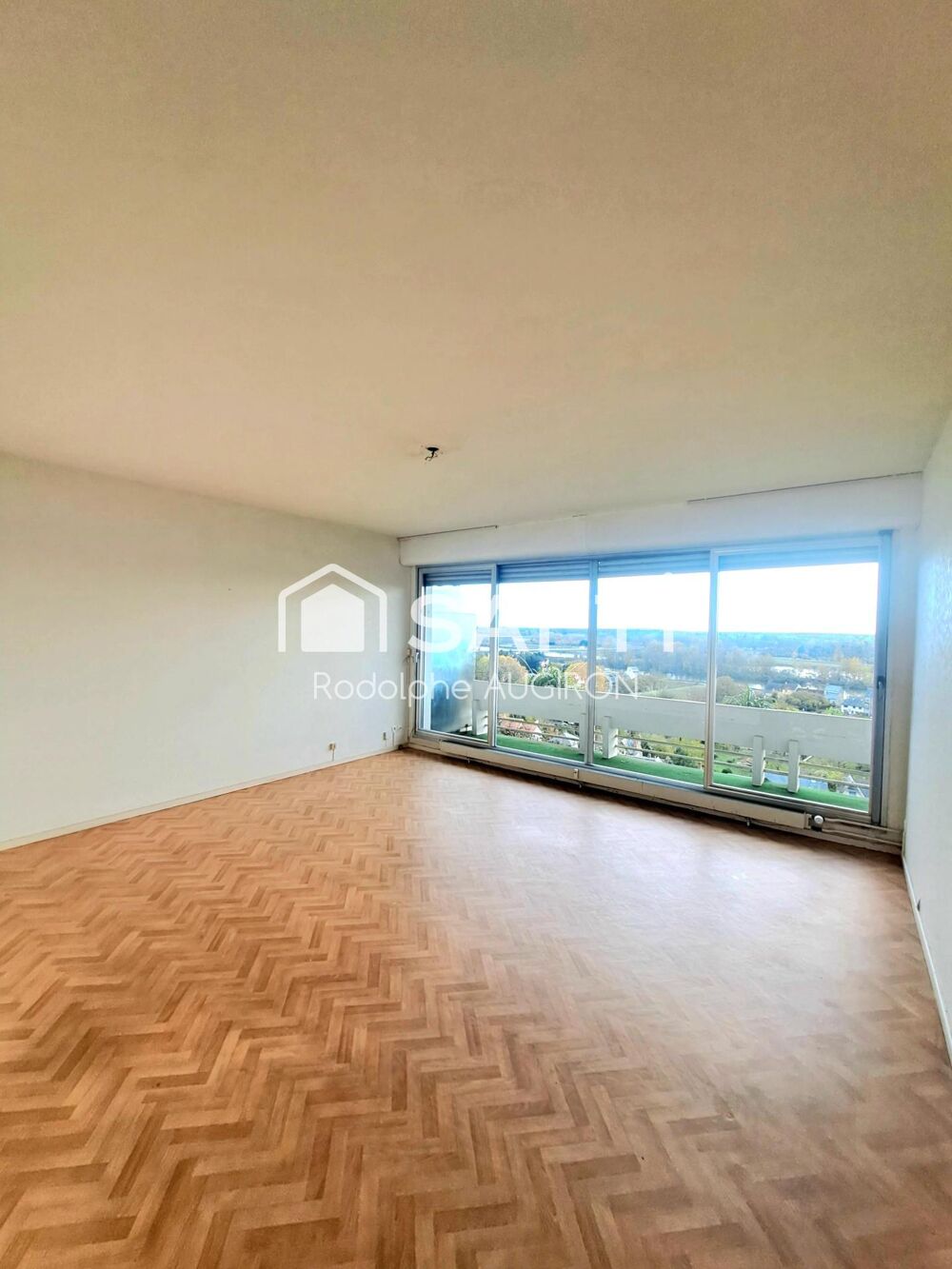 Bel appartement , deux chambres,avec vue sur la Loire et grand balcon