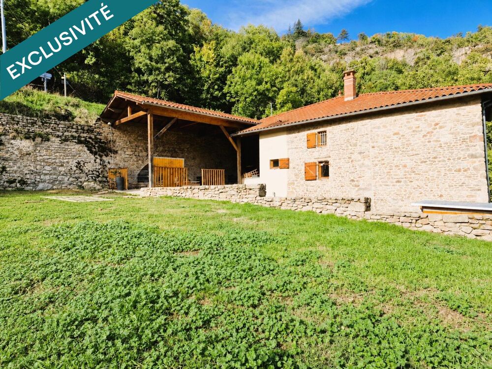 Je vous propose en Exclusivité, cette ferme en pierre du 19e siècle entièrement rénovée, située à 7 minutes à pied du charmant v