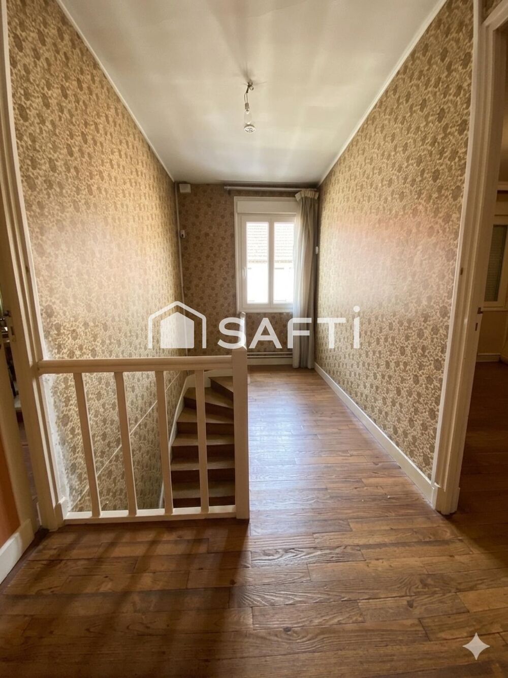Vente Maison Beaux volumes pour cette maison de 179 m2 4 chambres,  garage,  atelier et fort potentiel ! Saint-quentin