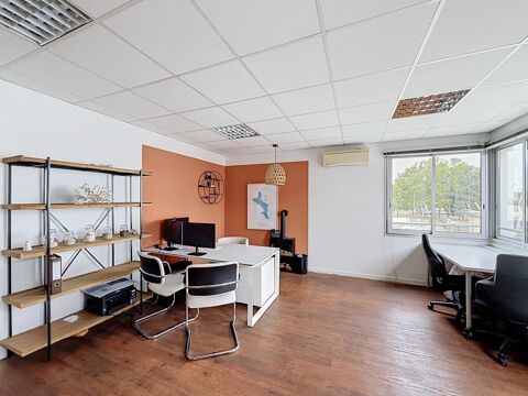 A louer local commercial 85 m&sup2; agr&eacute;able et &eacute;quip&eacute; 1220 33150 Cenon