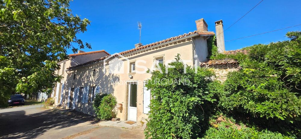 Vente Maison Longère 158m², 3 chambres, 1090m² de terrain avec dépendances. Courlay