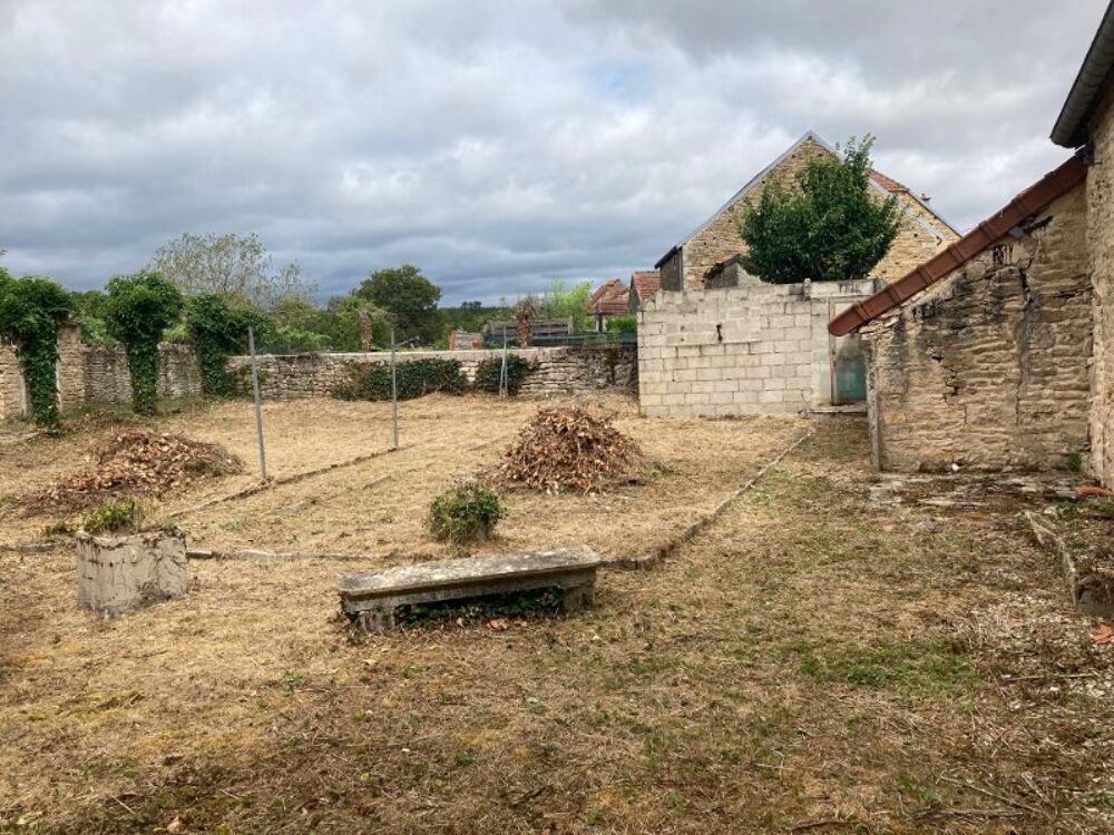 Maison de campagne de 150 m2 habitable avec terrain attenant et clos à 20 minutes de l'A5 et 2h30 de Paris !