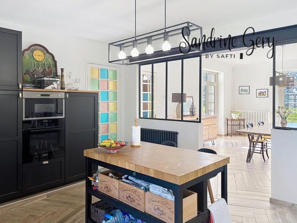 Vente Maison Demeure de caractère comprenant 8 chambres sur 340m²  9 boxes sur ses 3 hectares de terrain Soudan