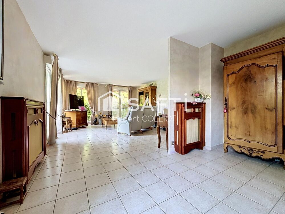 Rez de jardin de 101m2, terrasse, 2 parkings