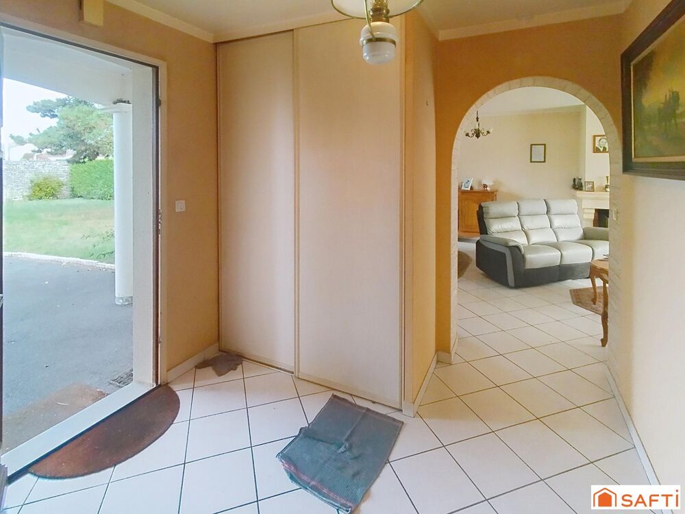 Vente Maison À deux pas du centre-ville et des commodités, découvrez cette maison lumineuse aux beaux volumes ! Saint-maixent-l'ecole
