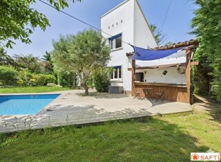  Maison  vendre 8 pices 220 m