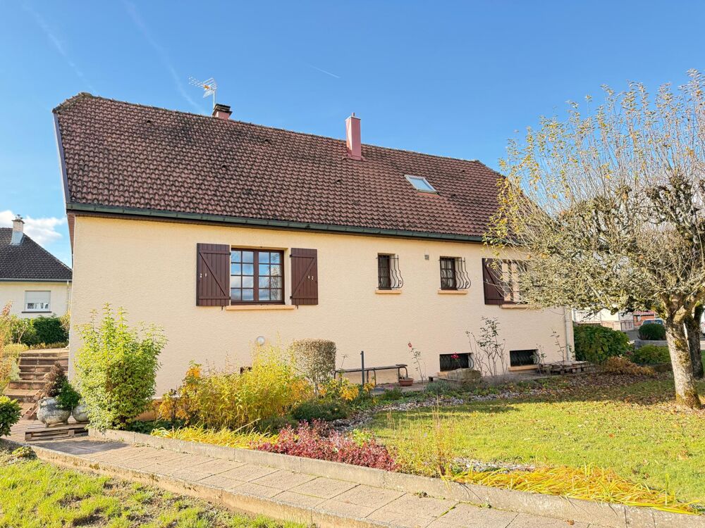 Maison de 1978 de 150 m2, 4 chambres, sous-sol et terrain.