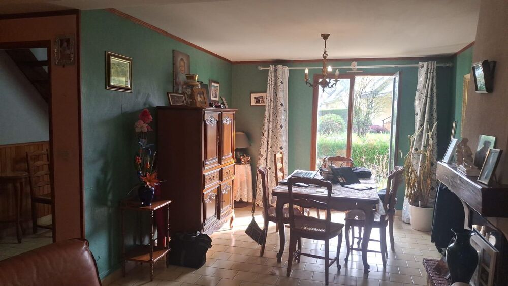 Maison traditionnelle non mitoyenne - proche du bourg (5min à pied) et de la gare (2H40 de Paris en TGV)
