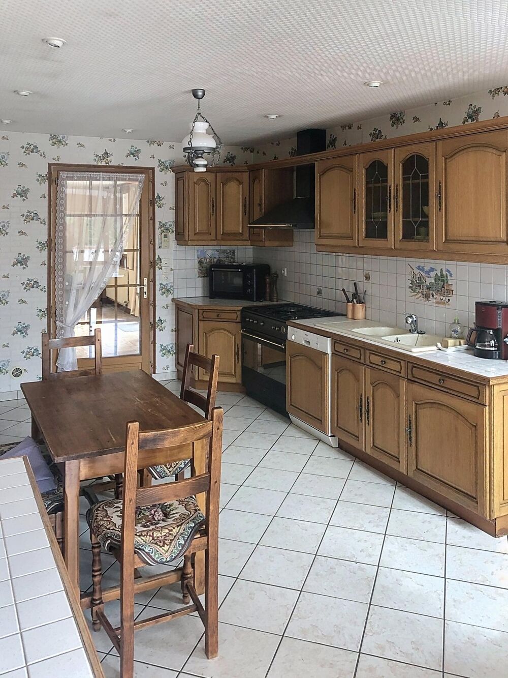 Maison traditionnelle en bon état général avec dépendances