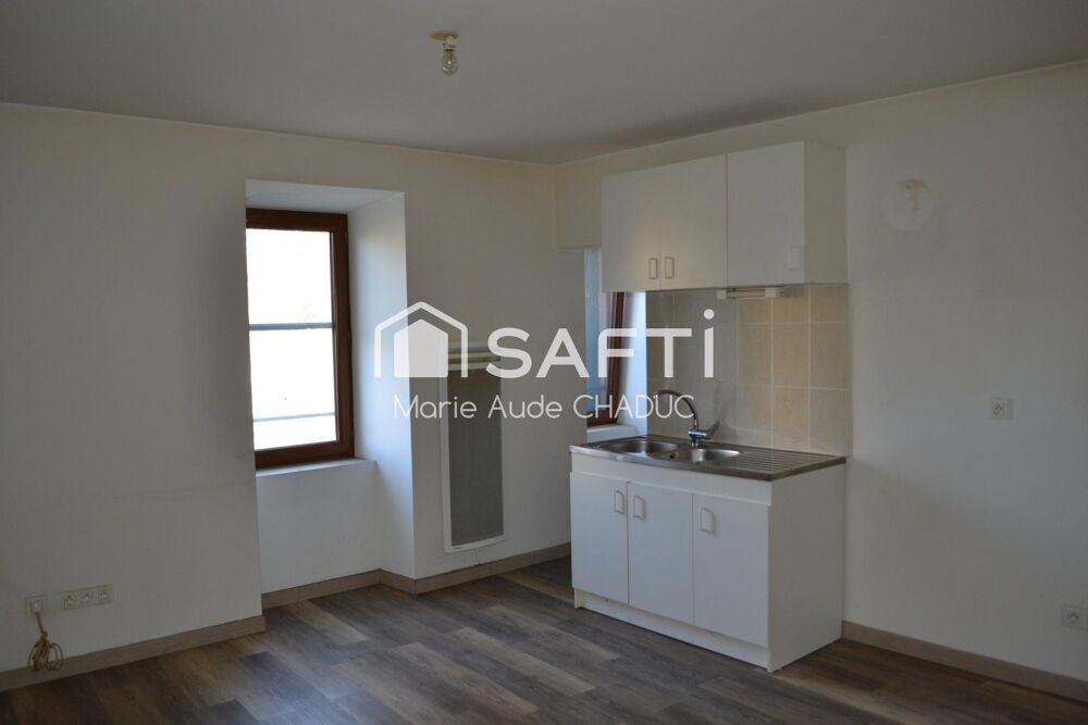 Immeuble 105 m2 sur trois niveaux, cour