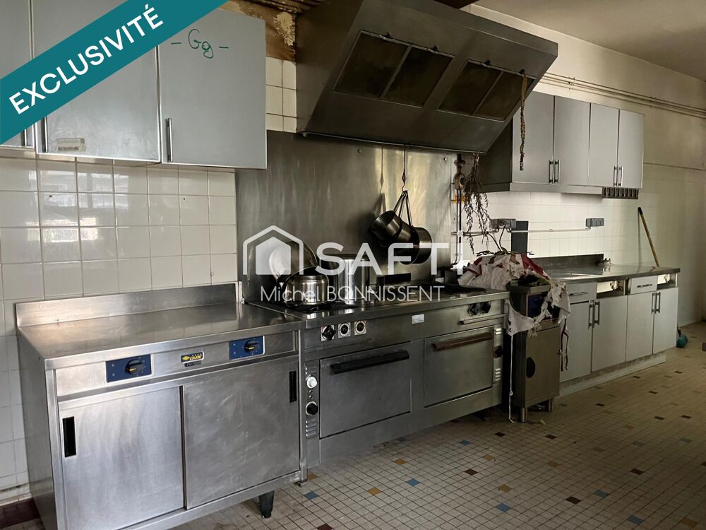Vente Immeuble Mur  commerciaux et appartement au centre ville de Chateaumeillant Chateaumeillant
