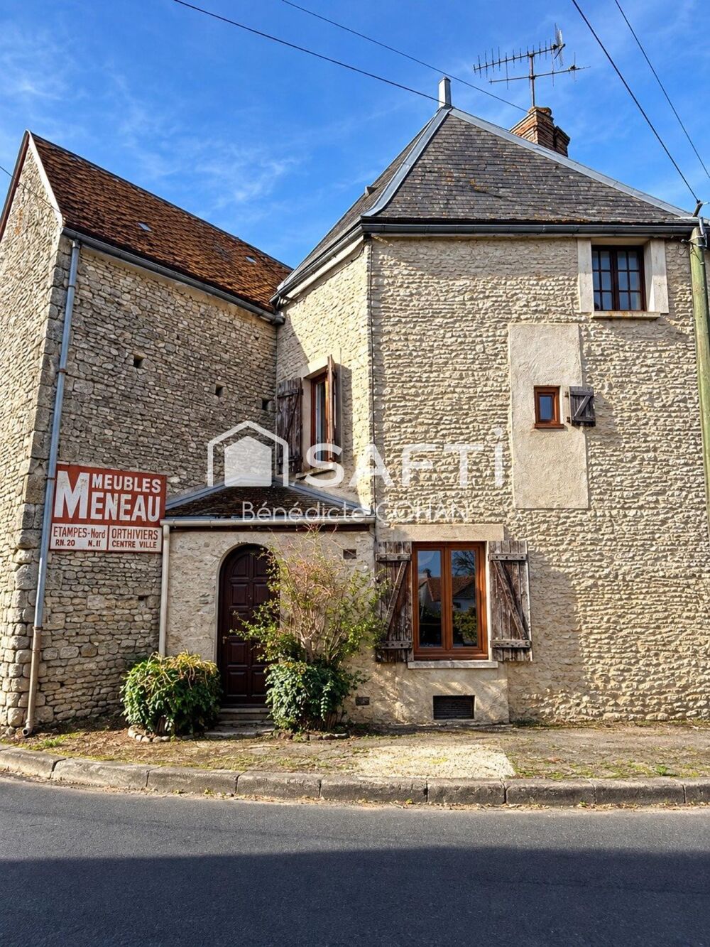 Maison de charme, deux chambres, avec patio.