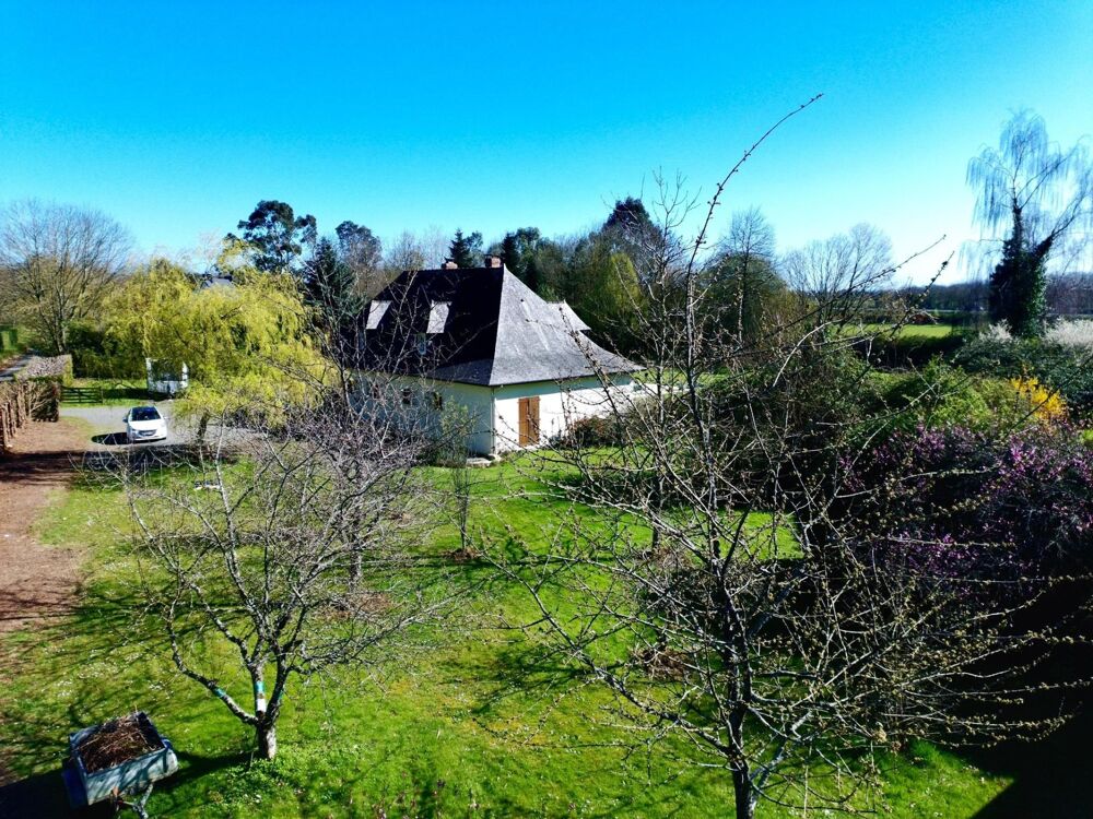 Magnifique Propriété de Caractère - 200 m² Habitables sur 5 283 m² de Terrain avec Piscine